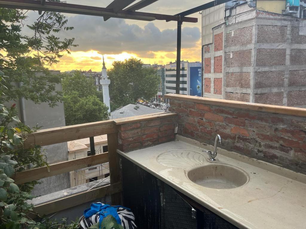 Central Apartment Kadikoy Terrace Bbq Close 2 Block Ferry Bull Metro Nighlife Istanbul Eksteriør bilde
