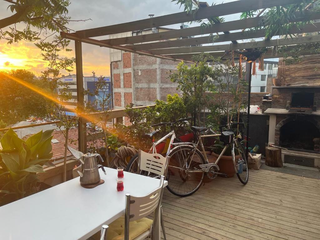 Central Apartment Kadikoy Terrace Bbq Close 2 Block Ferry Bull Metro Nighlife Istanbul Eksteriør bilde